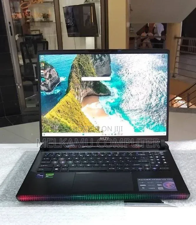 New Laptop MSI Raider GE68HX 13VI-202US 32GB Intel Core i9 SSD 1T