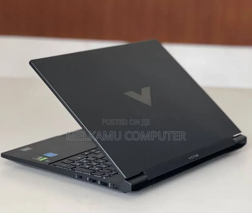 New Laptop MSI Raider GE68HX 13VI-202US 32GB Intel Core i9 SSD 1T