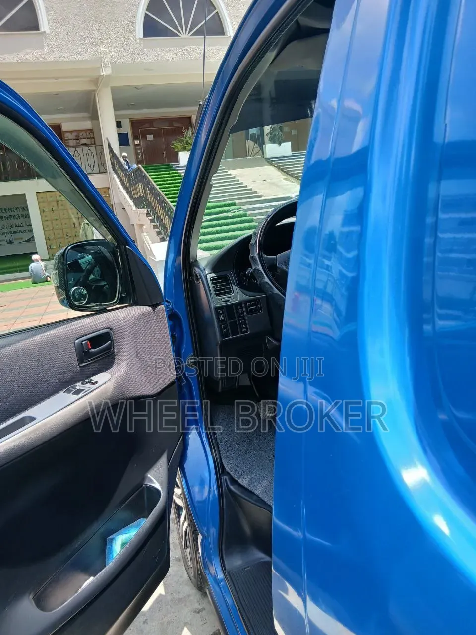 Toyota HiAce 2011 Blue