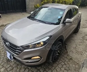 Hyundai Tucson 2018 Gold
