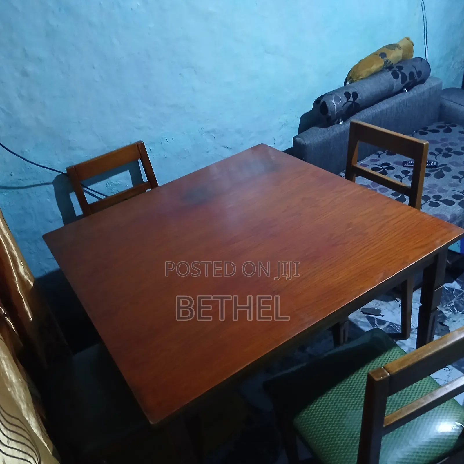 Dining Table (Complet 4 Chair)