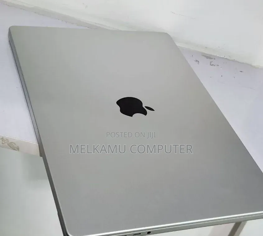 New Laptop Apple MacBook Air 2024 M3 15-inch 24GB Apple M3 SSD 512GB