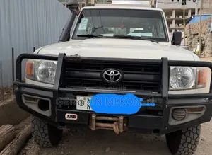 Toyota Land Cruiser 2016 White