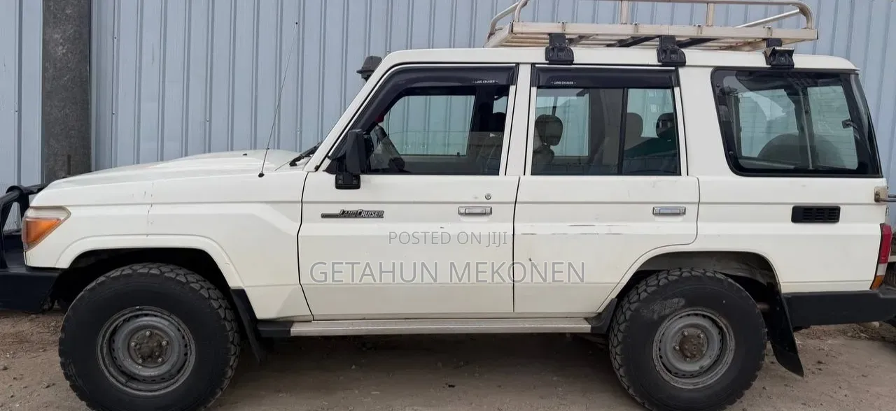 Toyota Land Cruiser 2016 White