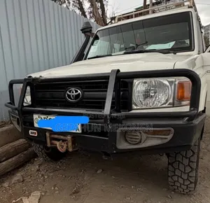 Toyota Land Cruiser 2016 White
