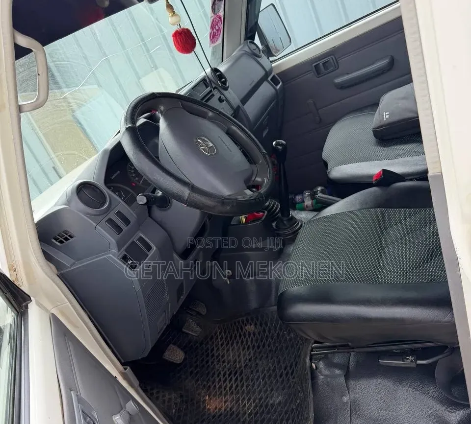 Toyota Land Cruiser 2016 White