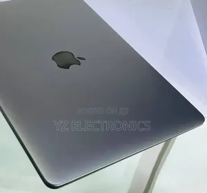 New Laptop Apple MacBook Pro 2017 8GB Intel Core i5 SSD 512GB