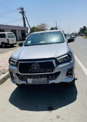 Toyota Hilux 2020 Silver