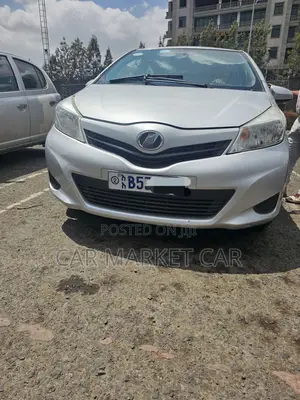 Toyota Yaris LE Hatchback 5dr 2013 Silver