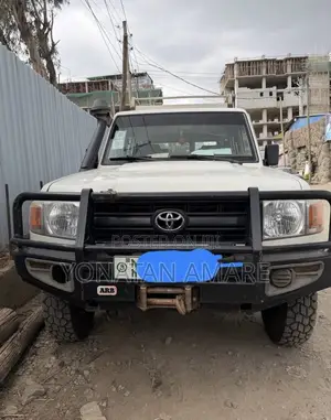Toyota Land Cruiser 2016 White