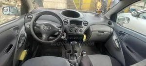 Toyota Vitz 2002 Silver
