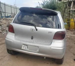 Toyota Vitz 2002 Silver
