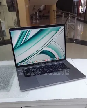 New Laptop Apple MacBook Pro 2017 16GB Intel Core i7 SSD 512GB