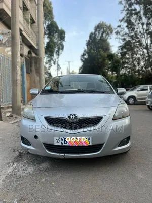 Toyota Yaris 2010 Silver
