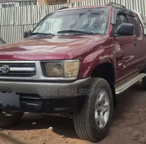 Toyota Hilux 2001 Brown