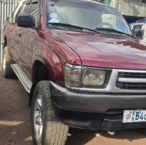 Toyota Hilux 2001 Brown