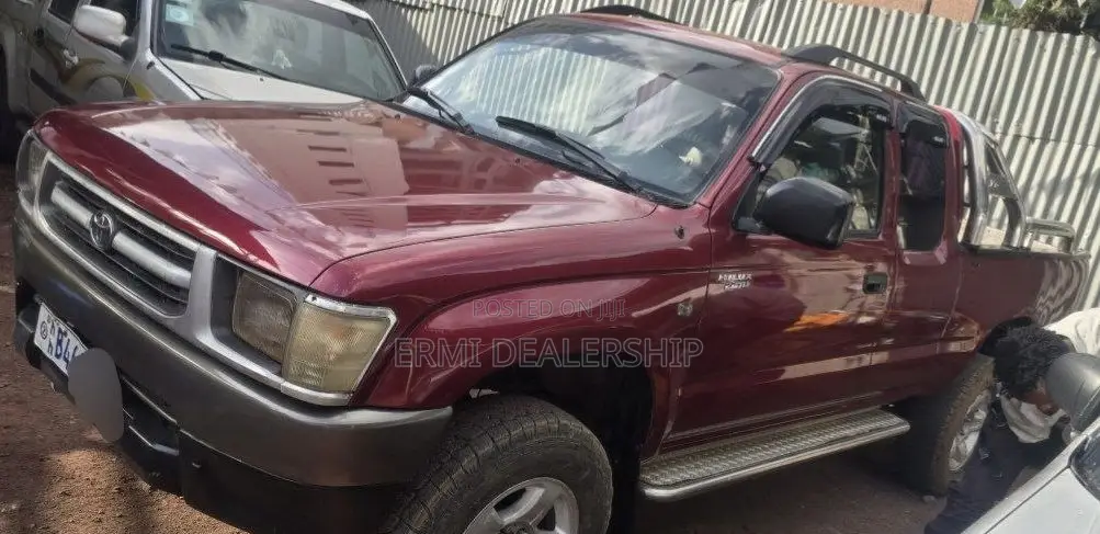 Toyota Hilux 2001 Brown