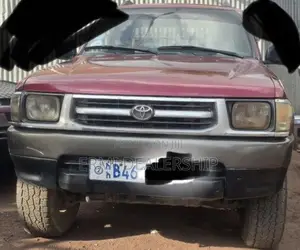 Toyota Hilux 2001 Brown