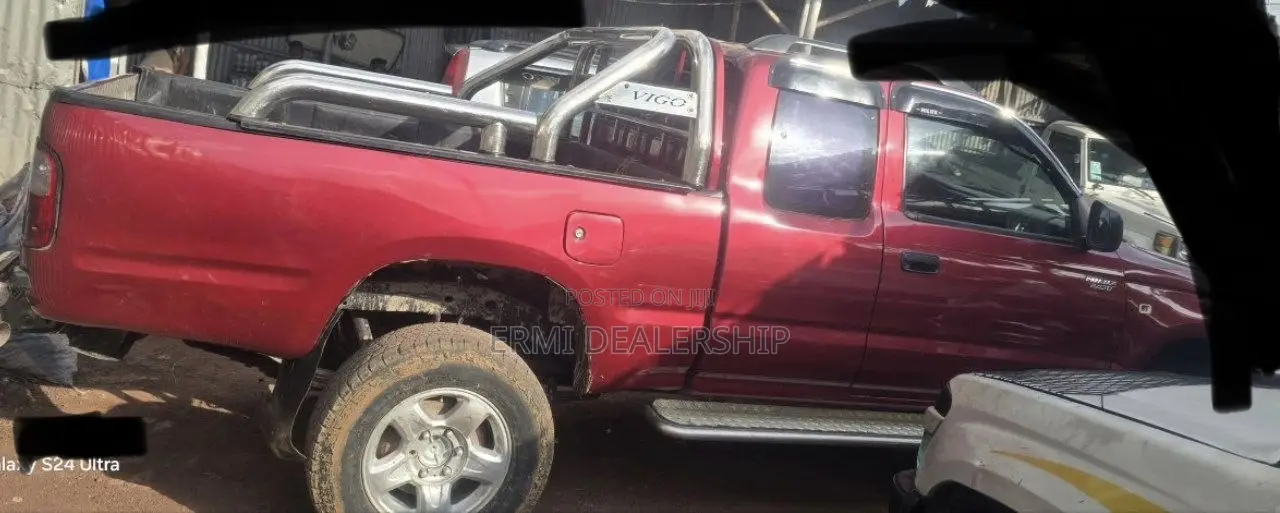 Toyota Hilux 2001 Brown