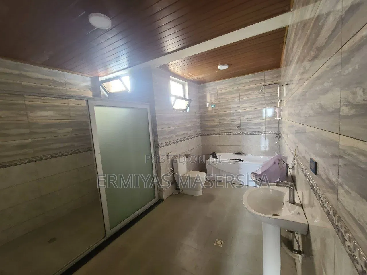Furnished 5bdrm House in Bole for sale