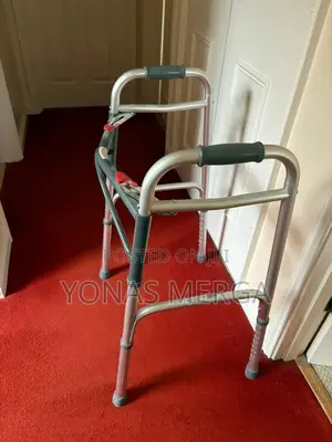 Walker侖曰aluminum Frame Supports Up to 250lbs