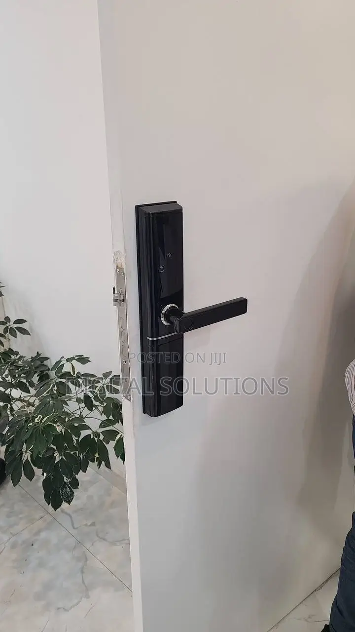 Advanced Smart Door Lock With Multiple Secure Access Methods