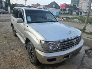 Landcruiesr 105 for Rent