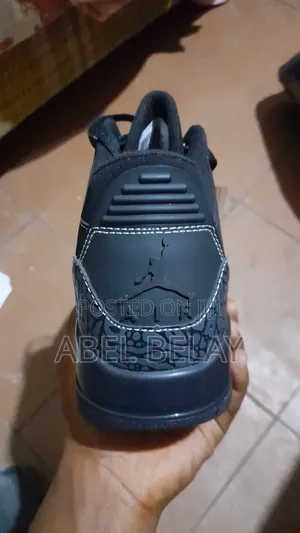 Jordan 3 Travis Scott