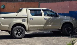 Toyota Hilux 2012 Silver