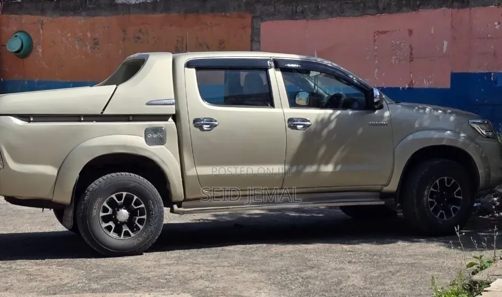 Toyota Hilux 2012 Silver