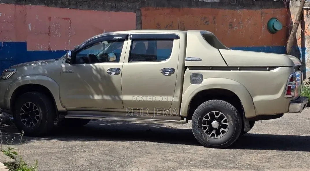 Toyota Hilux 2012 Silver
