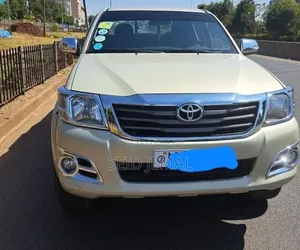 Toyota Hilux 2012 Silver