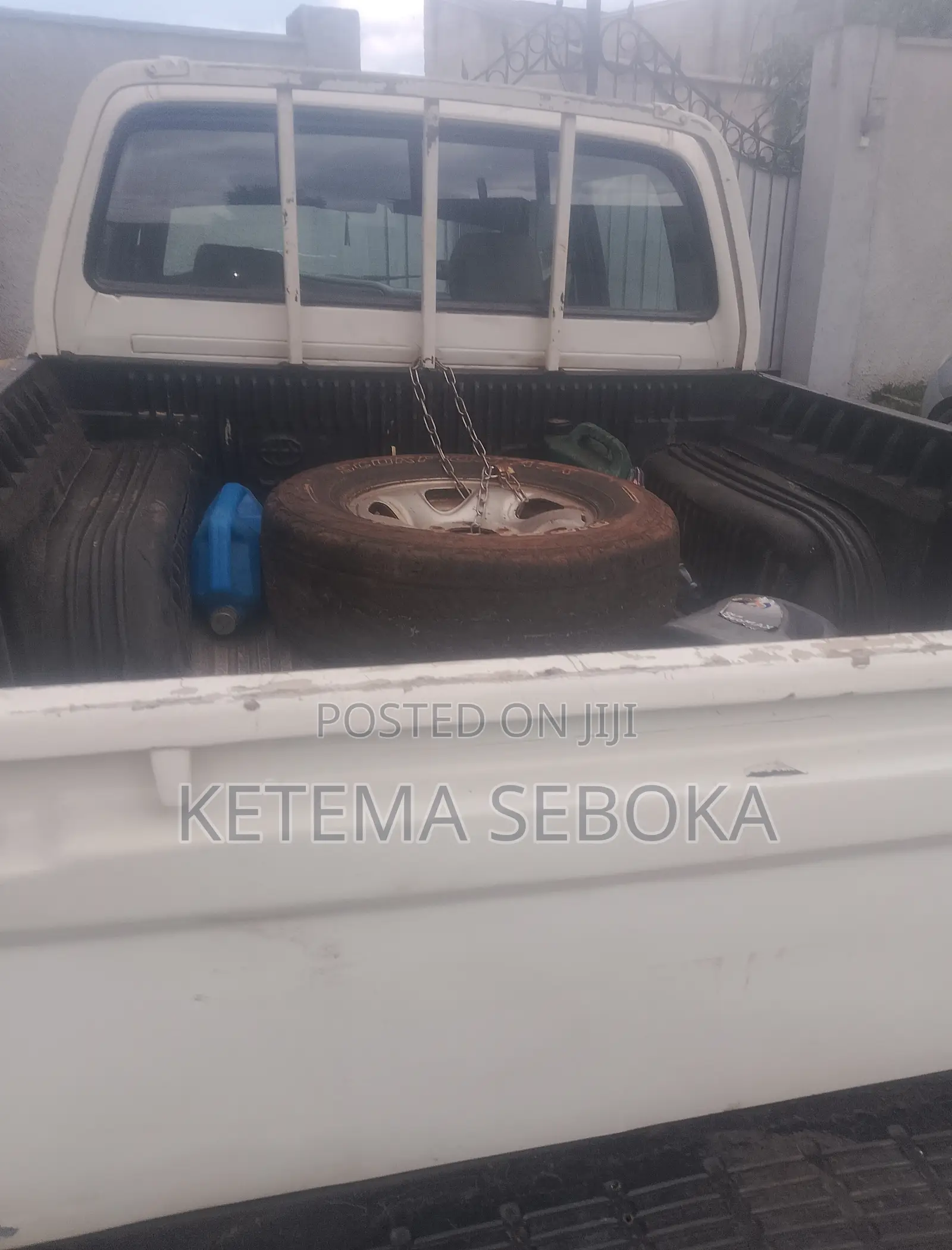 Toyota Hilux 2000 White