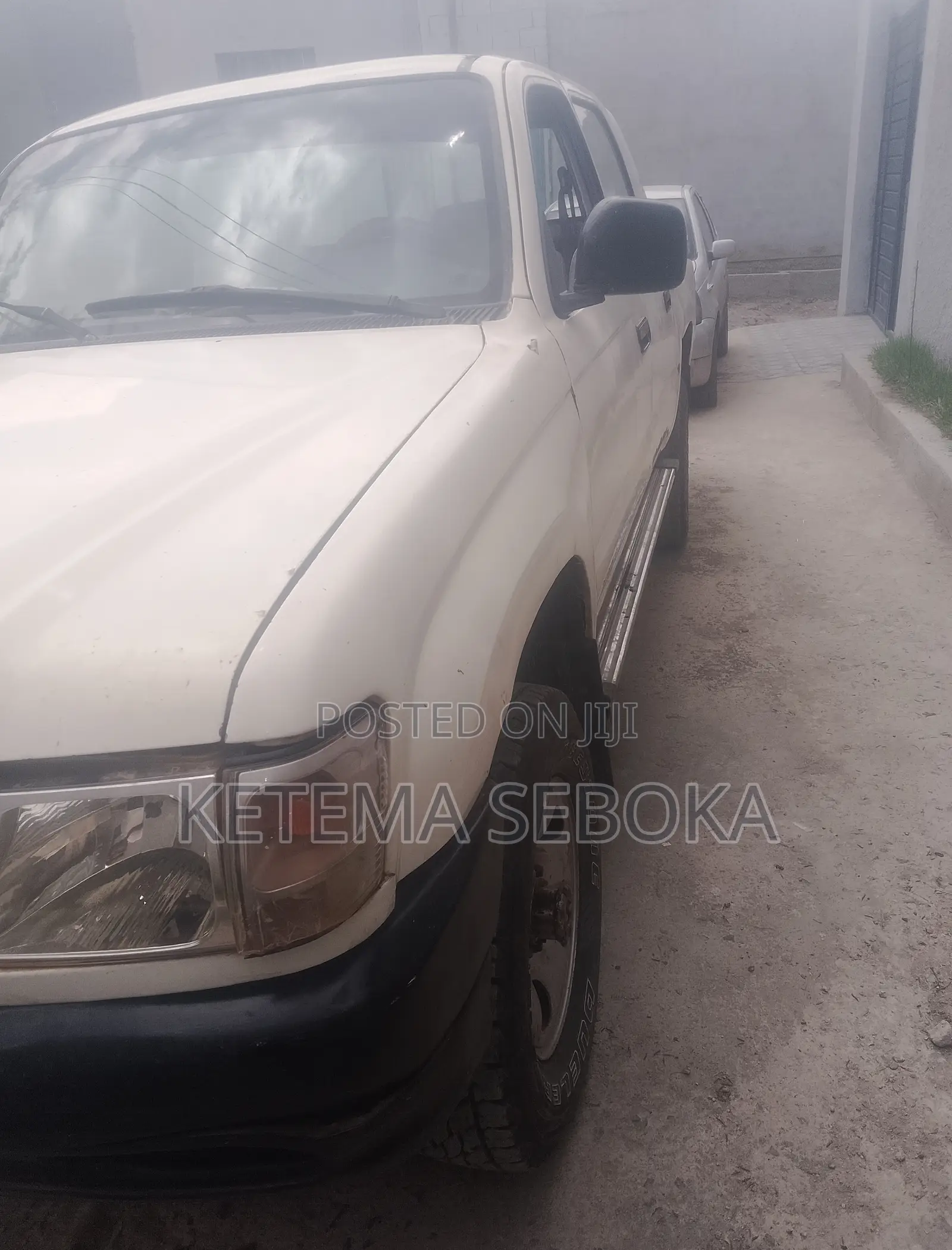 Toyota Hilux 2000 White