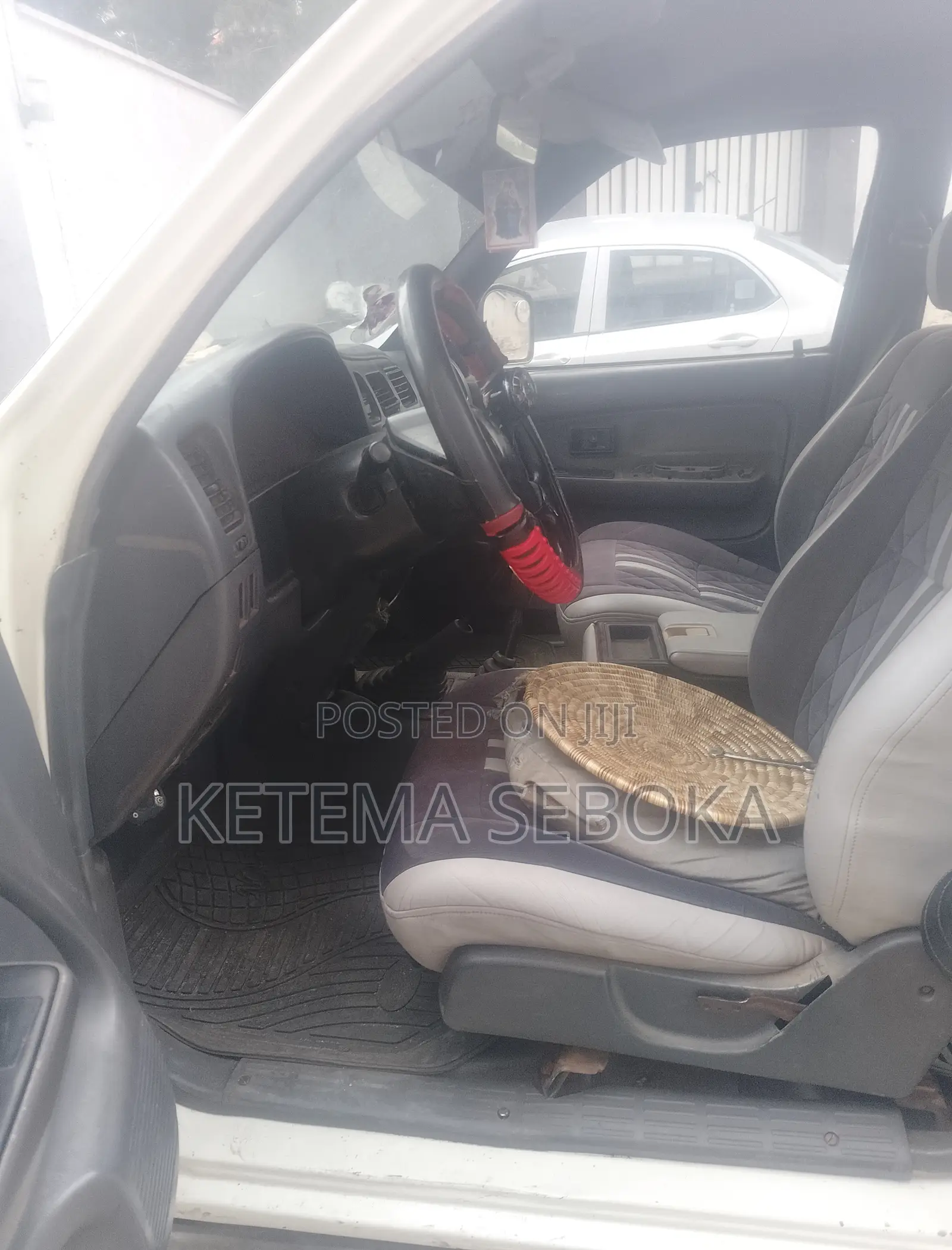 Toyota Hilux 2000 White