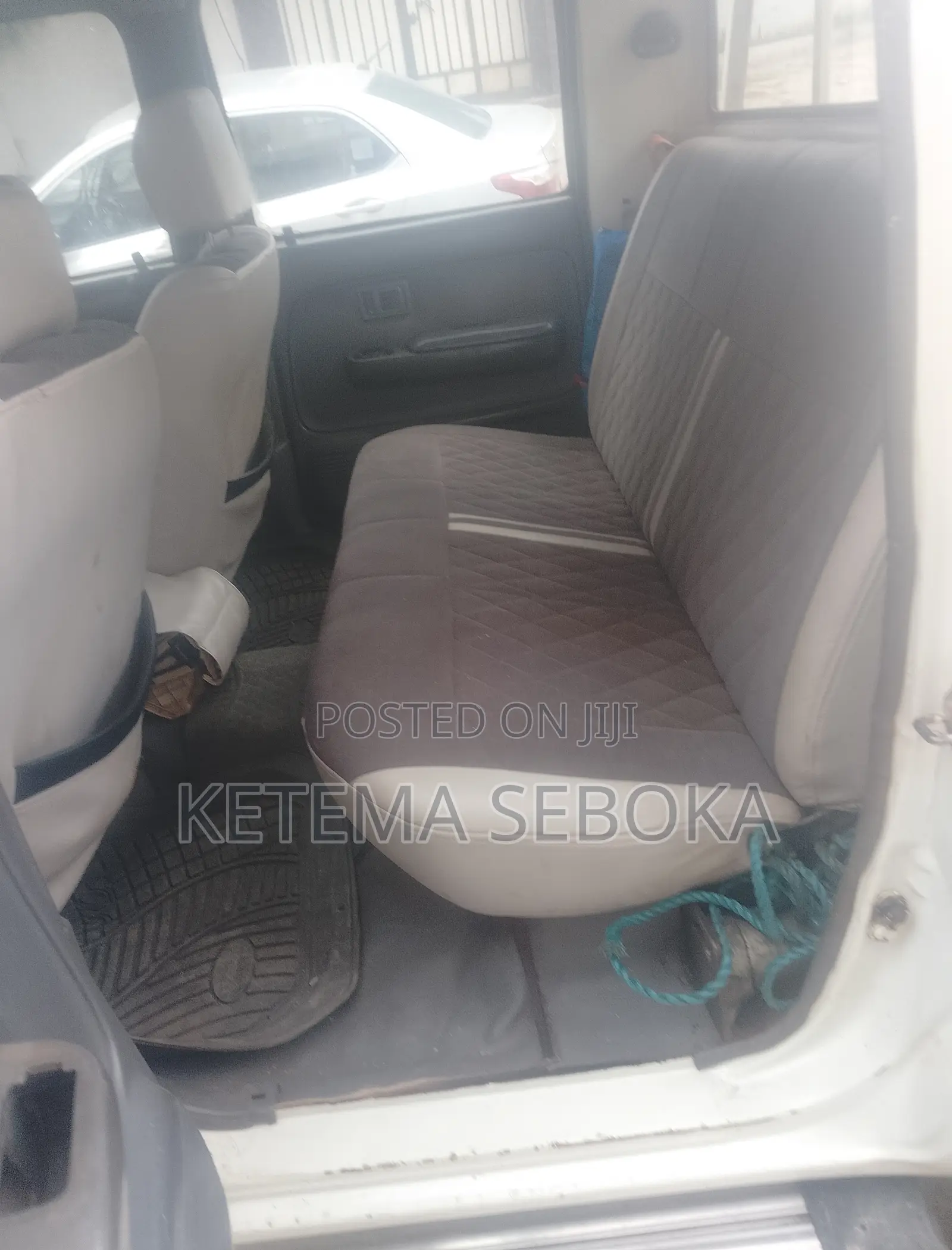 Toyota Hilux 2000 White