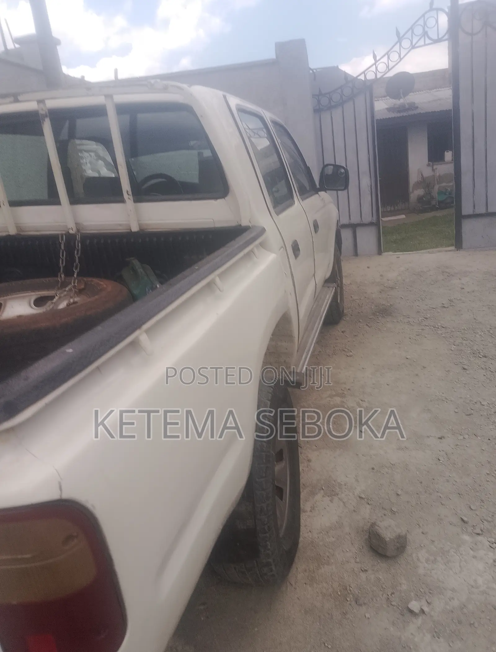 Toyota Hilux 2000 White