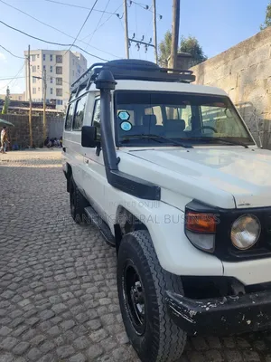 Toyota Land Cruiser 2006 White