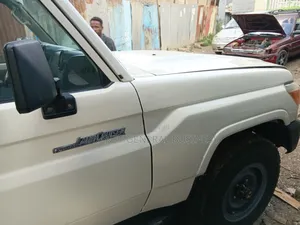 Toyota Land Cruiser 2013 White
