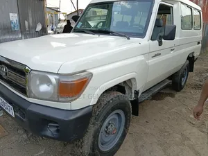 Toyota Land Cruiser 2013 White