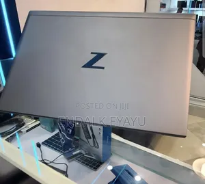New Laptop HP ZBook Firefly G8 16GB Intel Core i7 SSD 512GB