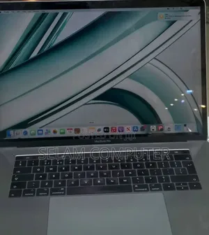 New Laptop Apple MacBook Pro 2017 16GB Intel Core i7 SSD 512GB