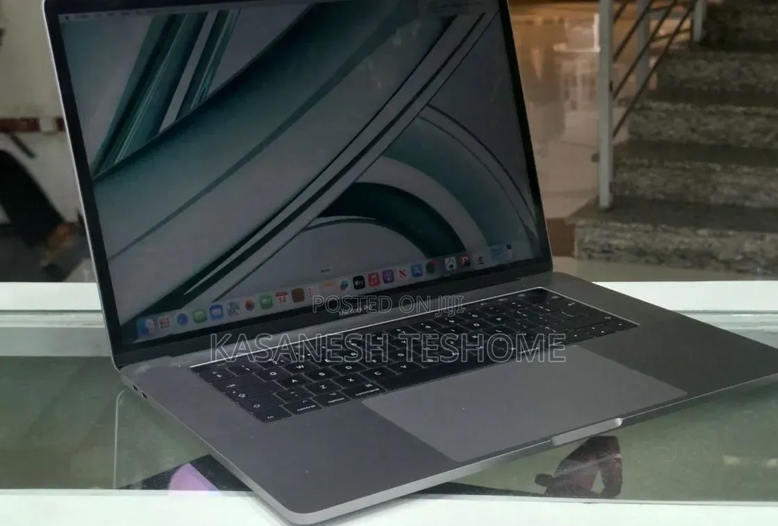 New Laptop Apple MacBook Pro 2017 16GB Intel Core i7 SSD 512GB