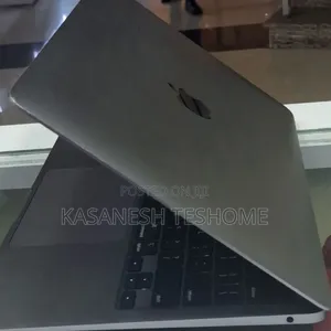 New Laptop Apple MacBook Pro 2017 16GB Intel Core i7 SSD 512GB