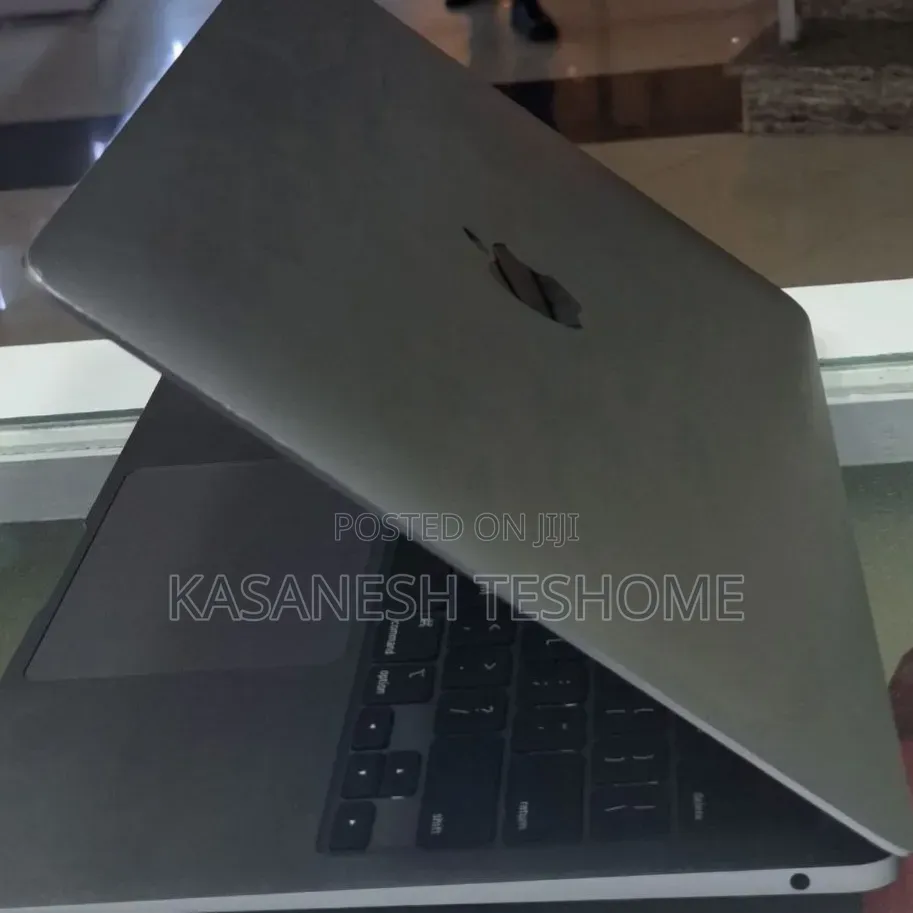 New Laptop Apple MacBook Pro 2017 16GB Intel Core i7 SSD 512GB
