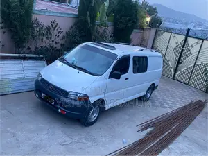 Toyota HiAce 2006 White