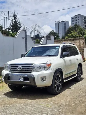 Toyota Land Cruiser 2015 White