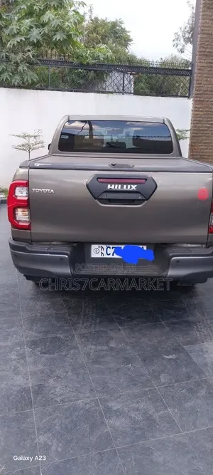Toyota Hilux 2022 Gray