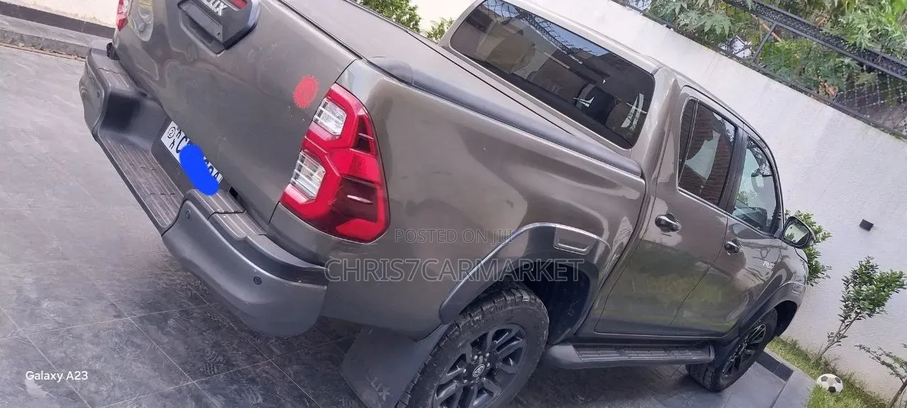 Toyota Hilux 2022 Gray