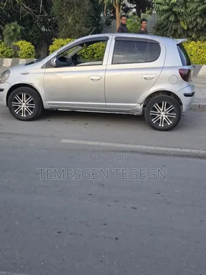 Toyota Vitz 2002 Silver